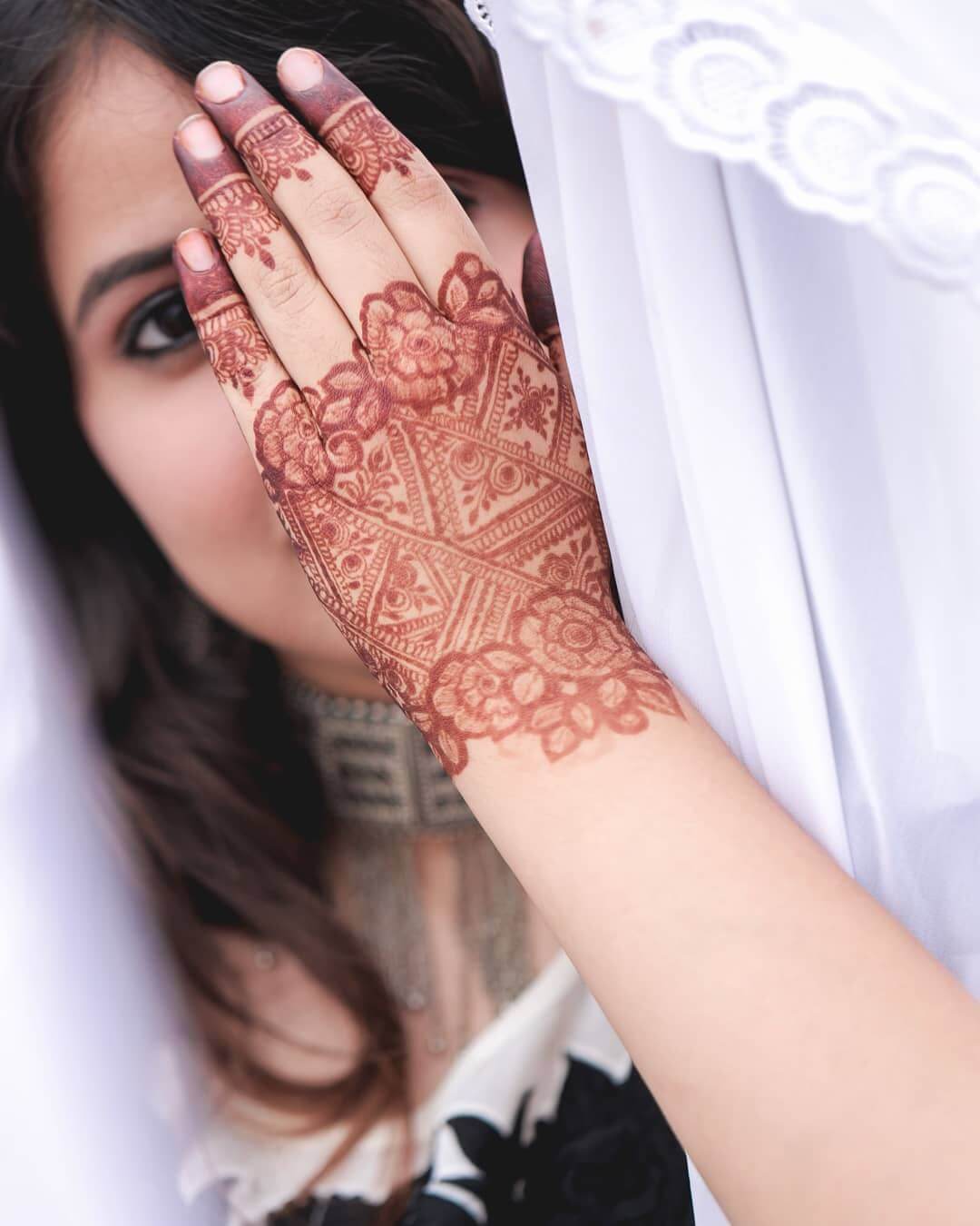 lakshmihennaart #mehendiinchennai #bridalmehendi #mehendi #hennaartist  #mehendiartist #mehendidesigns #hennadesigns #mehndi #mehandiinch... |  Instagram